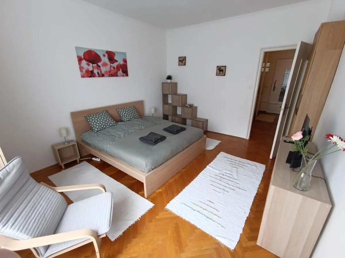 Appartamento Baratsagos, Csendes, Napfenyes Lakas. Budapest