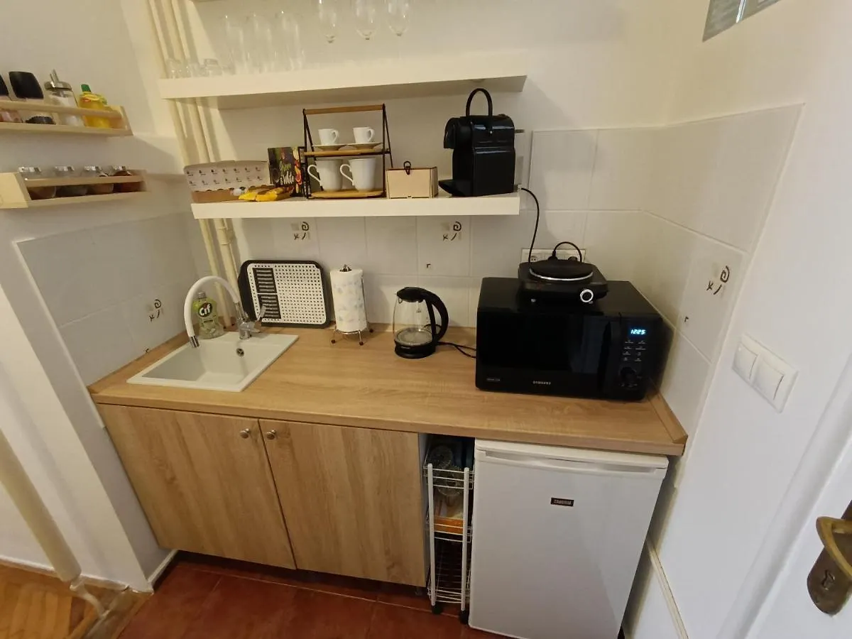 Appartamento Baratsagos, Csendes, Napfenyes Lakas. Budapest 0*,  Ungheria