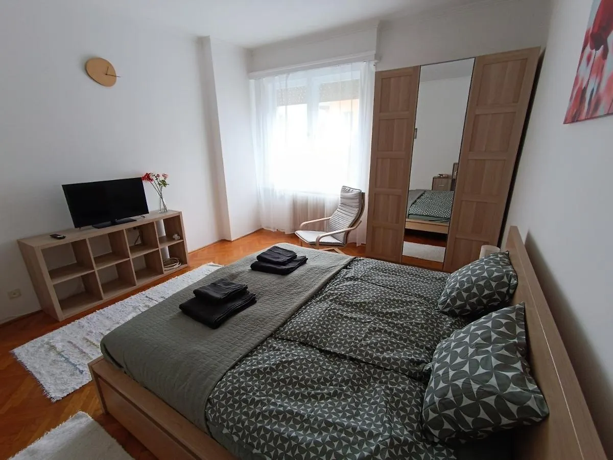 Appartamento Baratsagos, Csendes, Napfenyes Lakas. Budapest