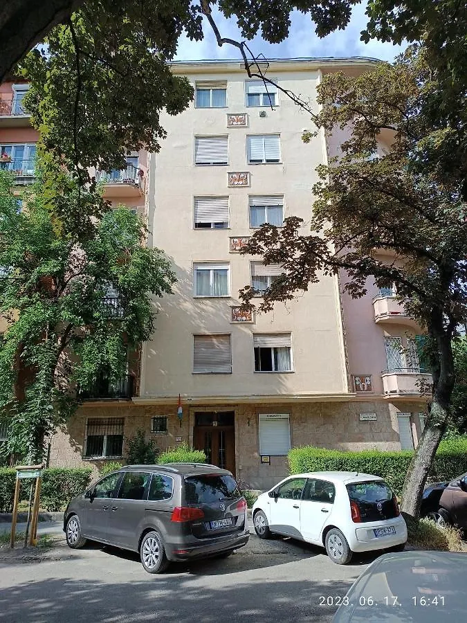 Baratsagos, Csendes, Napfenyes Lakas. Appartement Boedapest